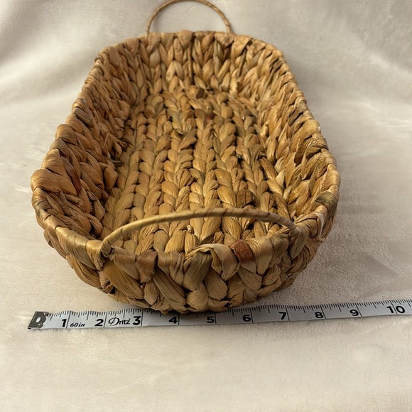 Woven Basket with handles - Picture 5 of 8